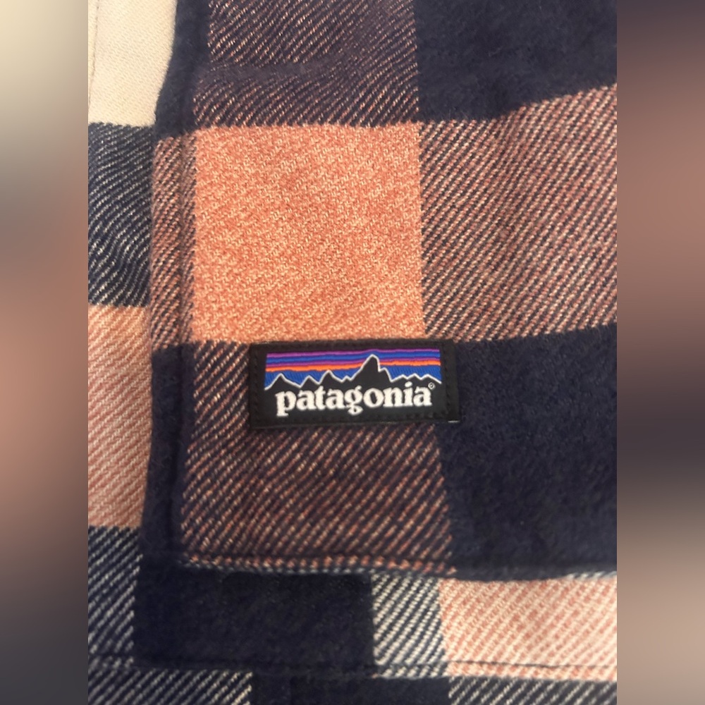Patagonia Women's Checkered Scarf - Black, Cream, and Peach (NWT)